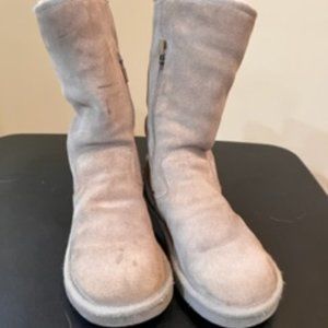 Ugg size 5 tan boots